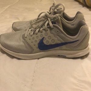 Men’s tennis shoes